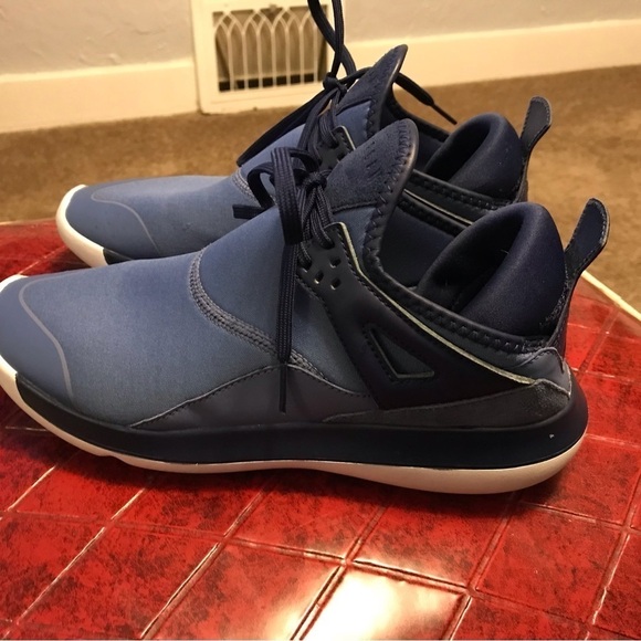 JORDAN NIKE FLY 89 BG Blue Basketball Trainers AA4039 010 size 7Y - Picture 1 of 9